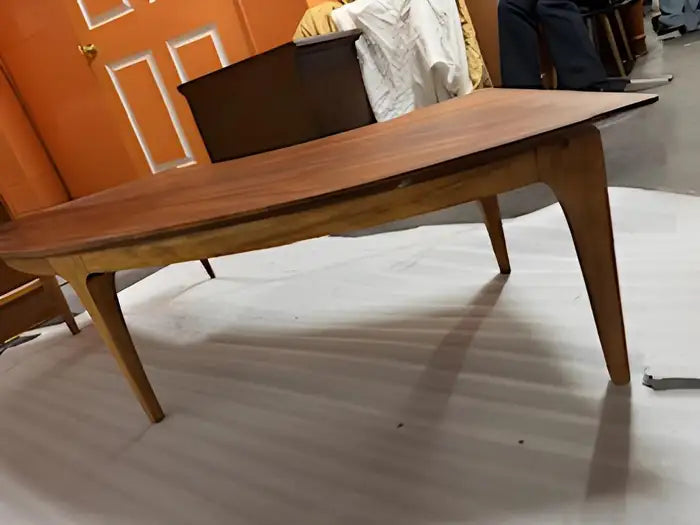 Round curved coffee table – perfect for modern interiors.