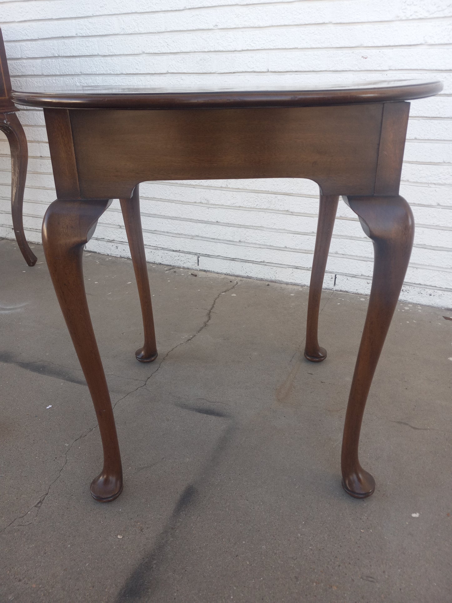 Elegant mahogany round table for dining room