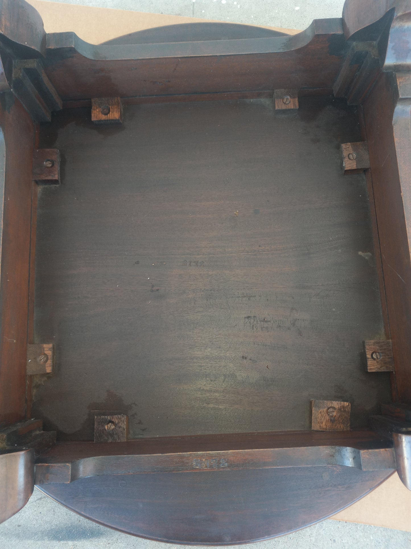 Classic British mahogany dining table with round top