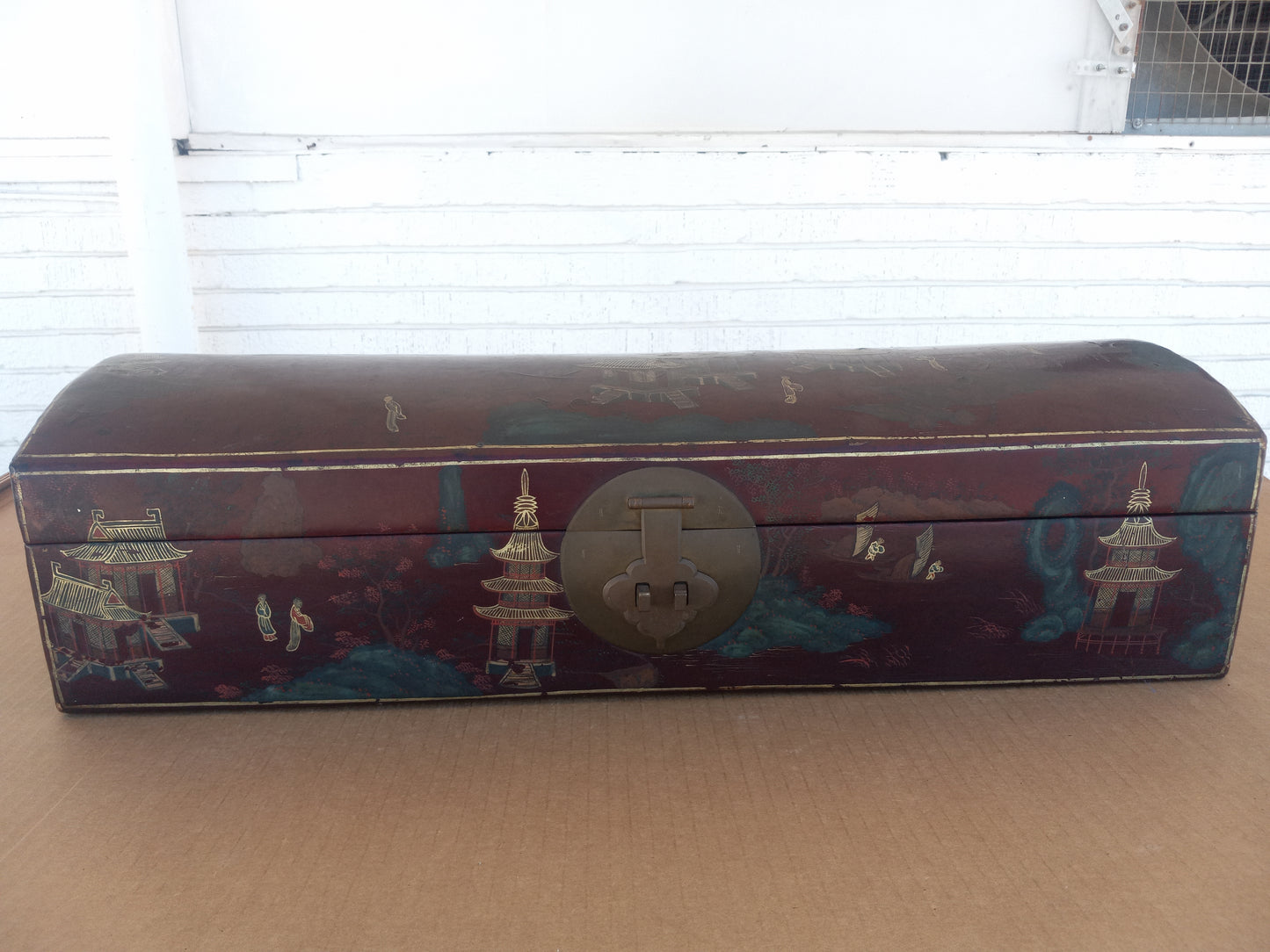 Decorative wooden jewelry box with oriental artwork