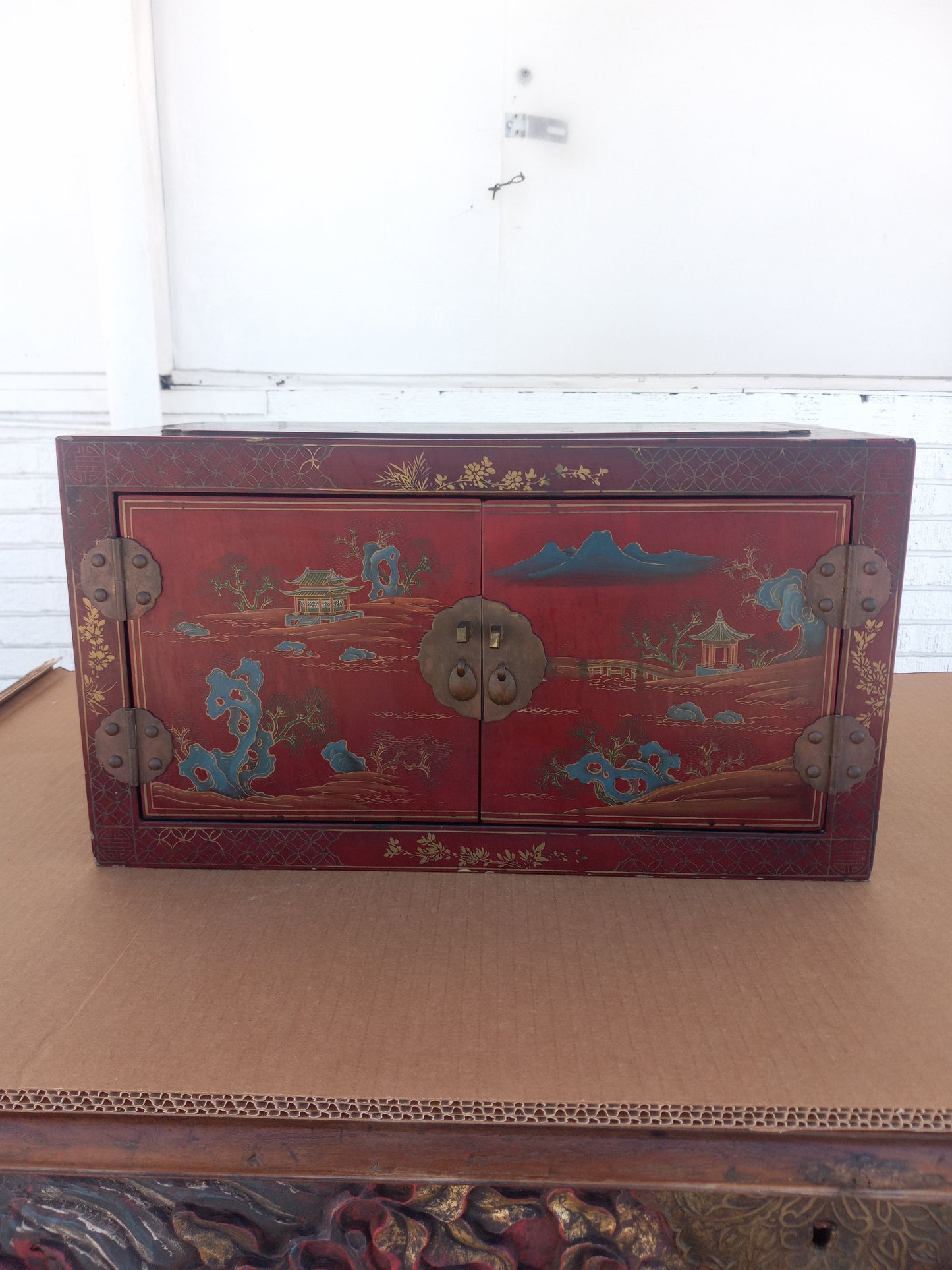 Oriental themed hand painted jewelry holder