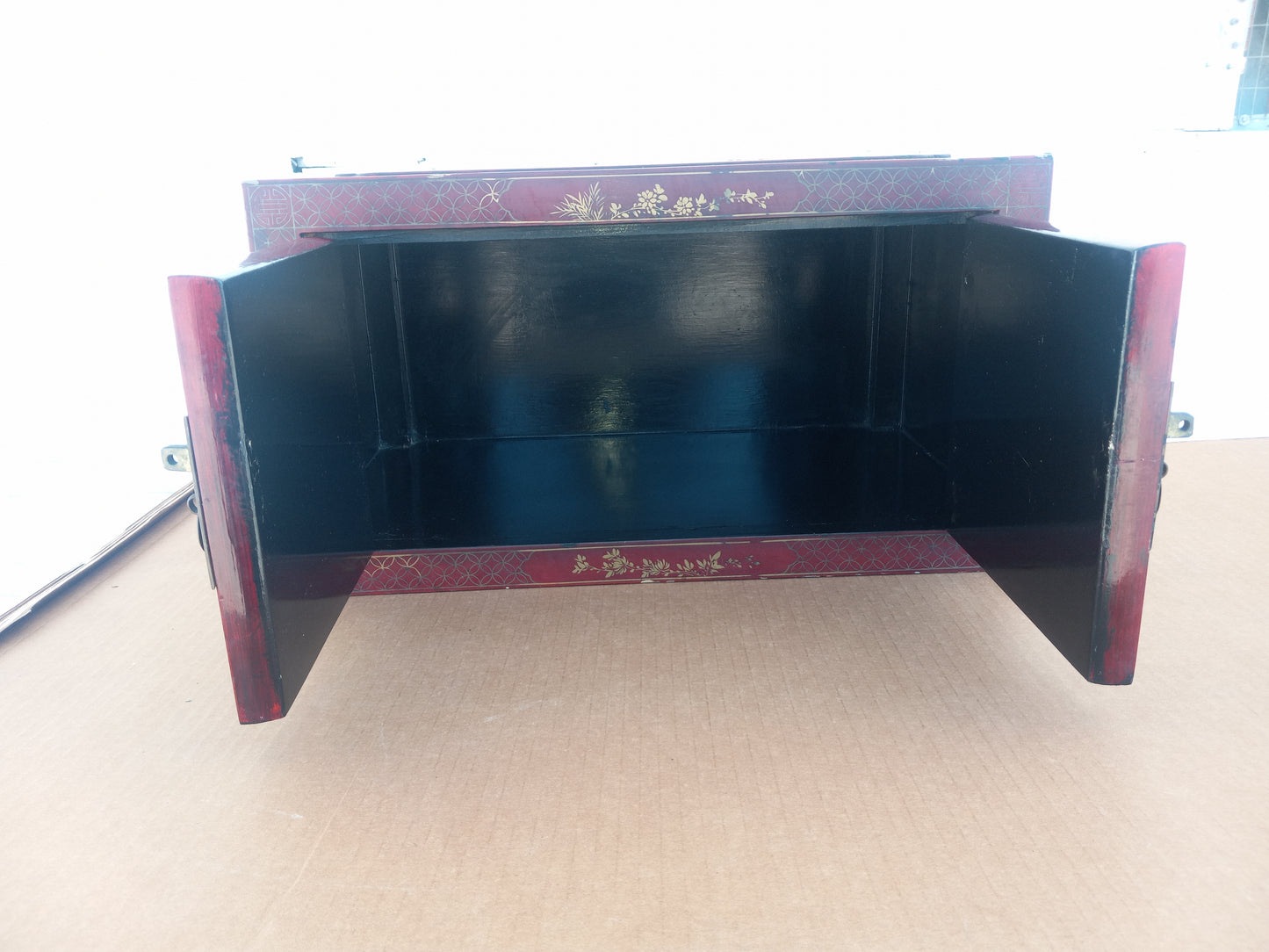 Small Asian jewelry organizer with artistic finish