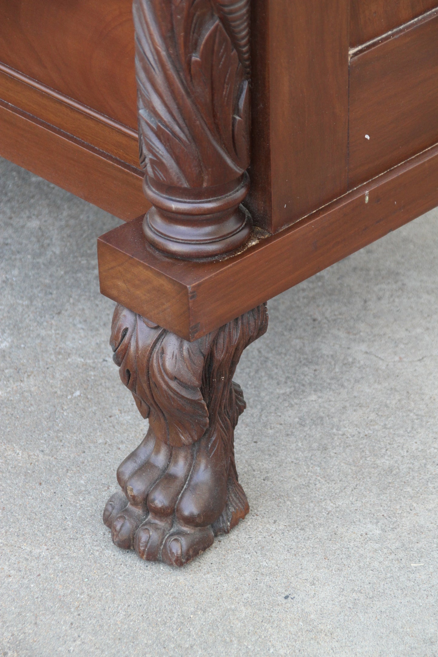 Colonial Style Wooden Dresser – Antique 5-Drawer Chest with Ornate Carving and Solid Build