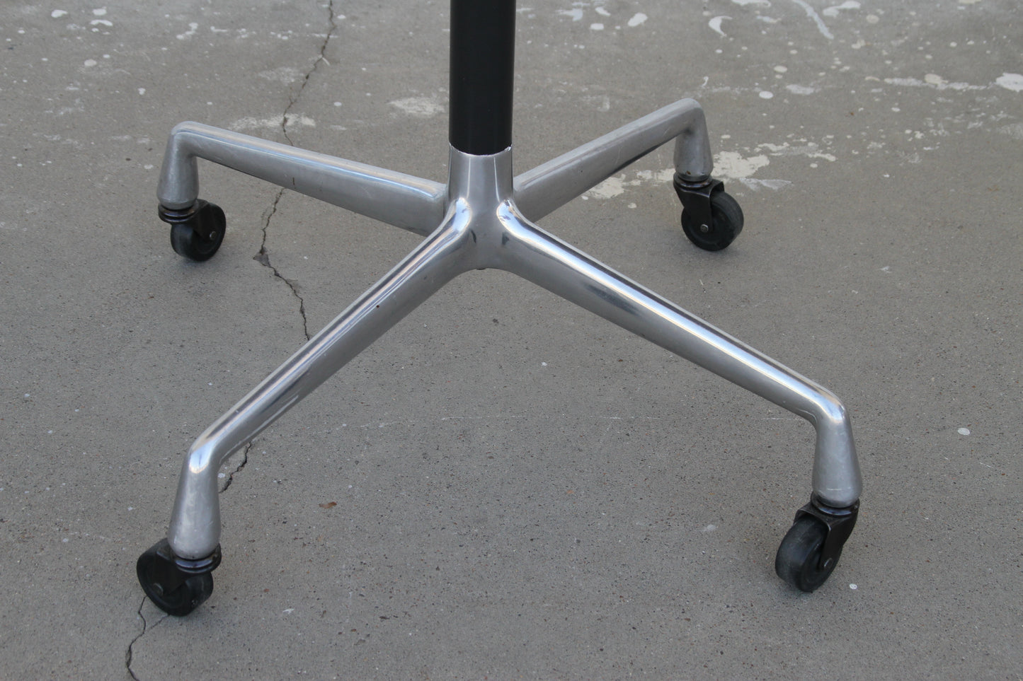 Retro Eames rolling table front view