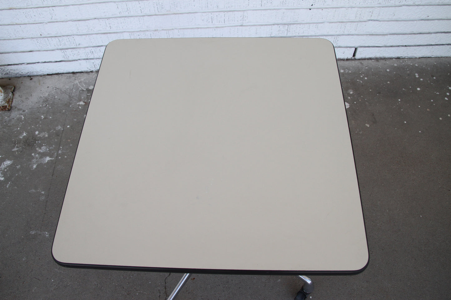 Eames rolling table for modern workspace