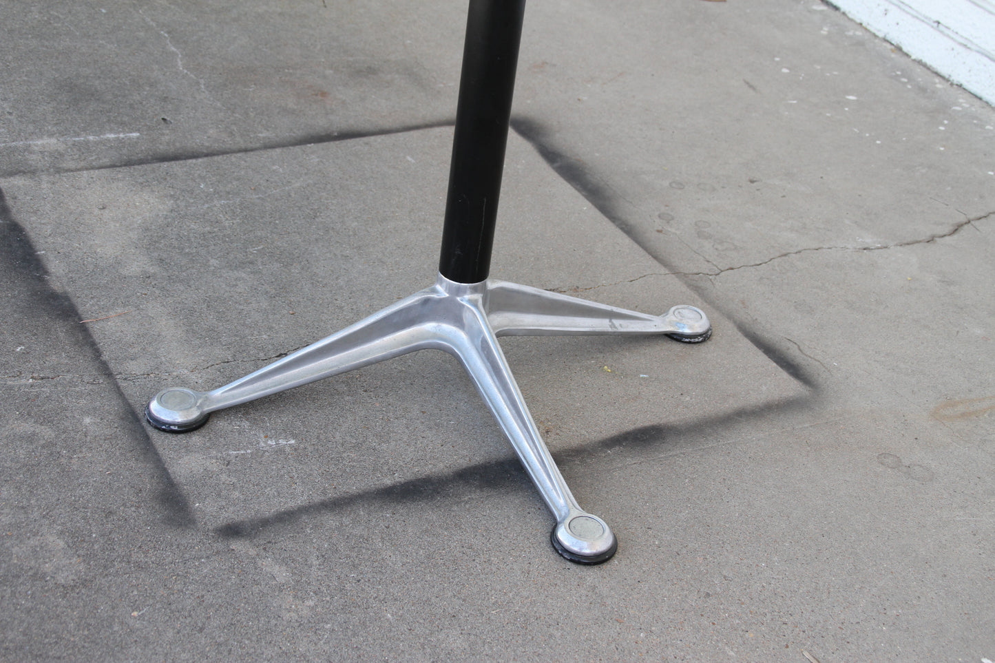 Mid-century modern glass table design