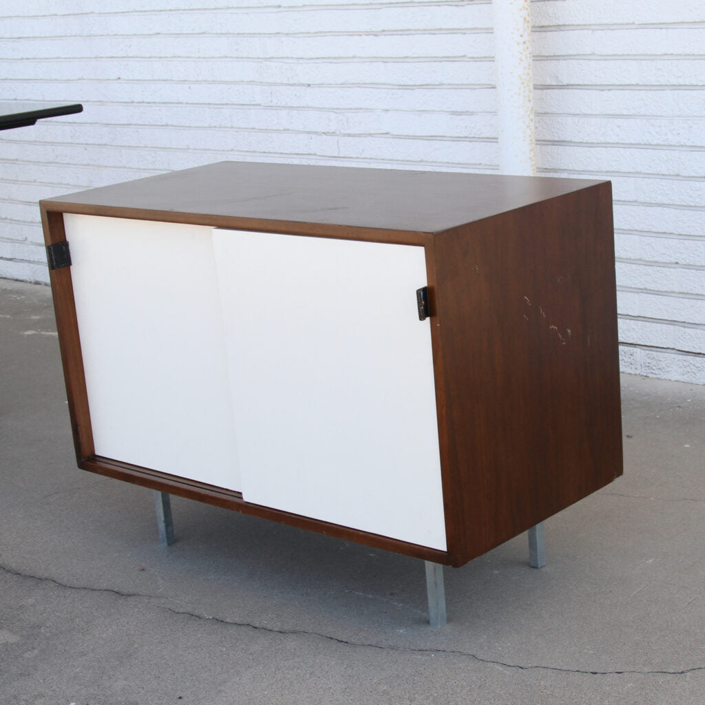 Discover elegance in every detail with Knoll's Leather Cabinet Handle, designed with Walnut accents and lacquered wood for your credenza.
