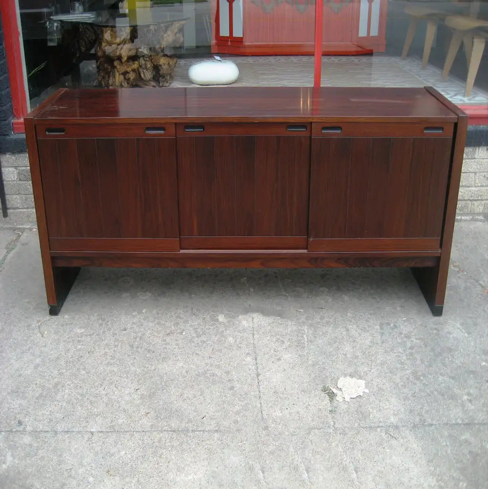 Dyrlund rosewood credenza with clean lines
