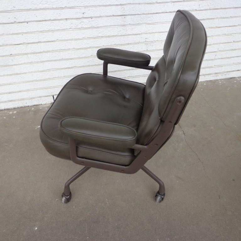 Time Life Lobby Desk Arm Chair by Herman Miller. Enhance your workspace or reception area with this stylish and functional seating solution.