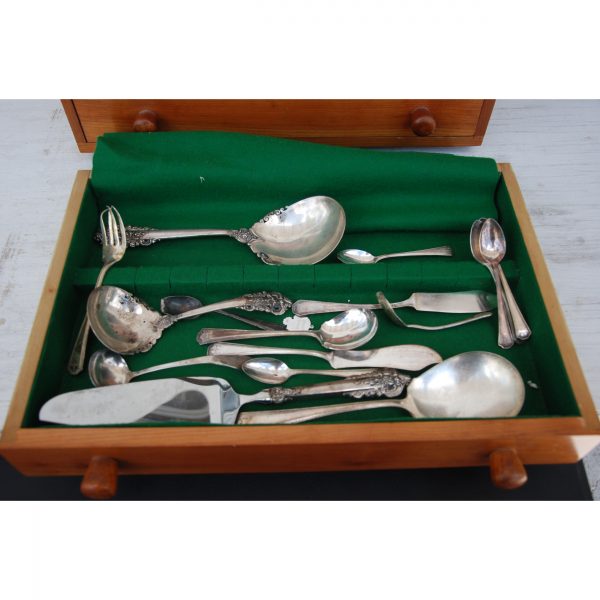 Decorative wooden box with cutlery set