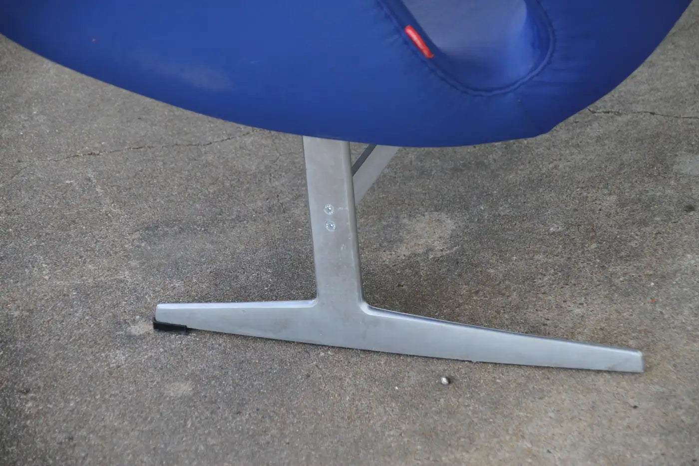 Jacobsen Swan loveseat side profile