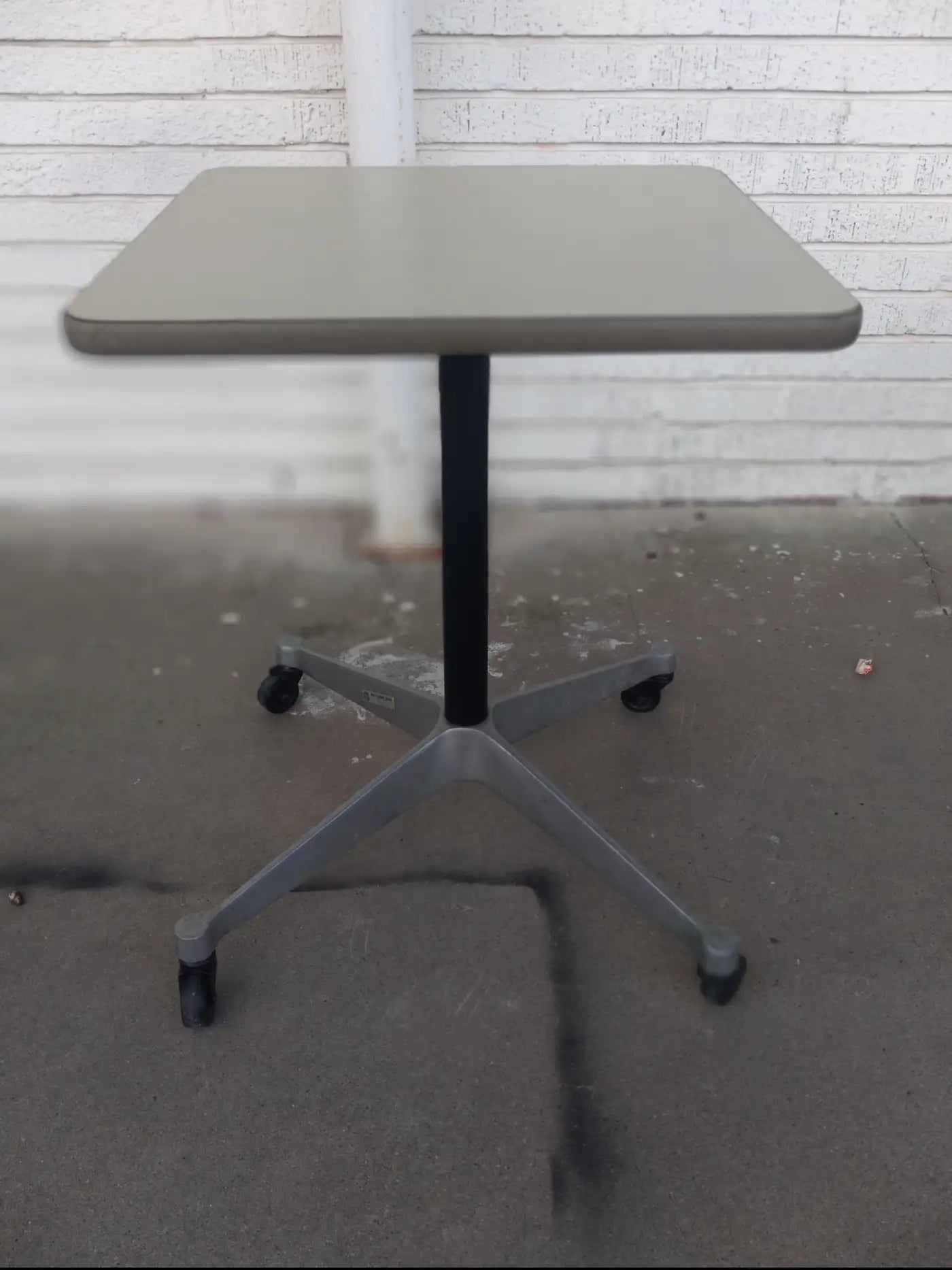 Modern pedestal table with casters