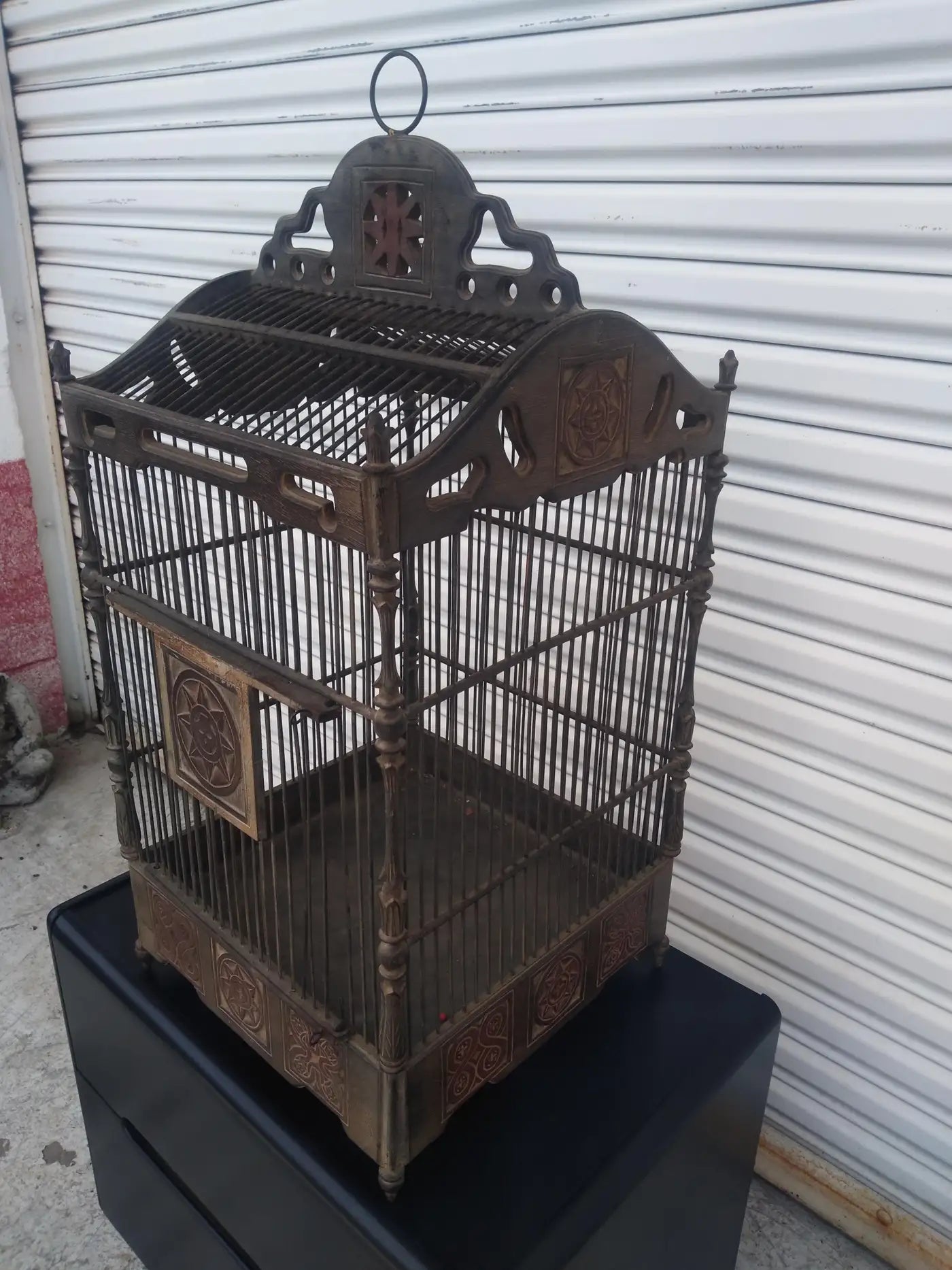 Antique-style large metal bird cage for decoration
