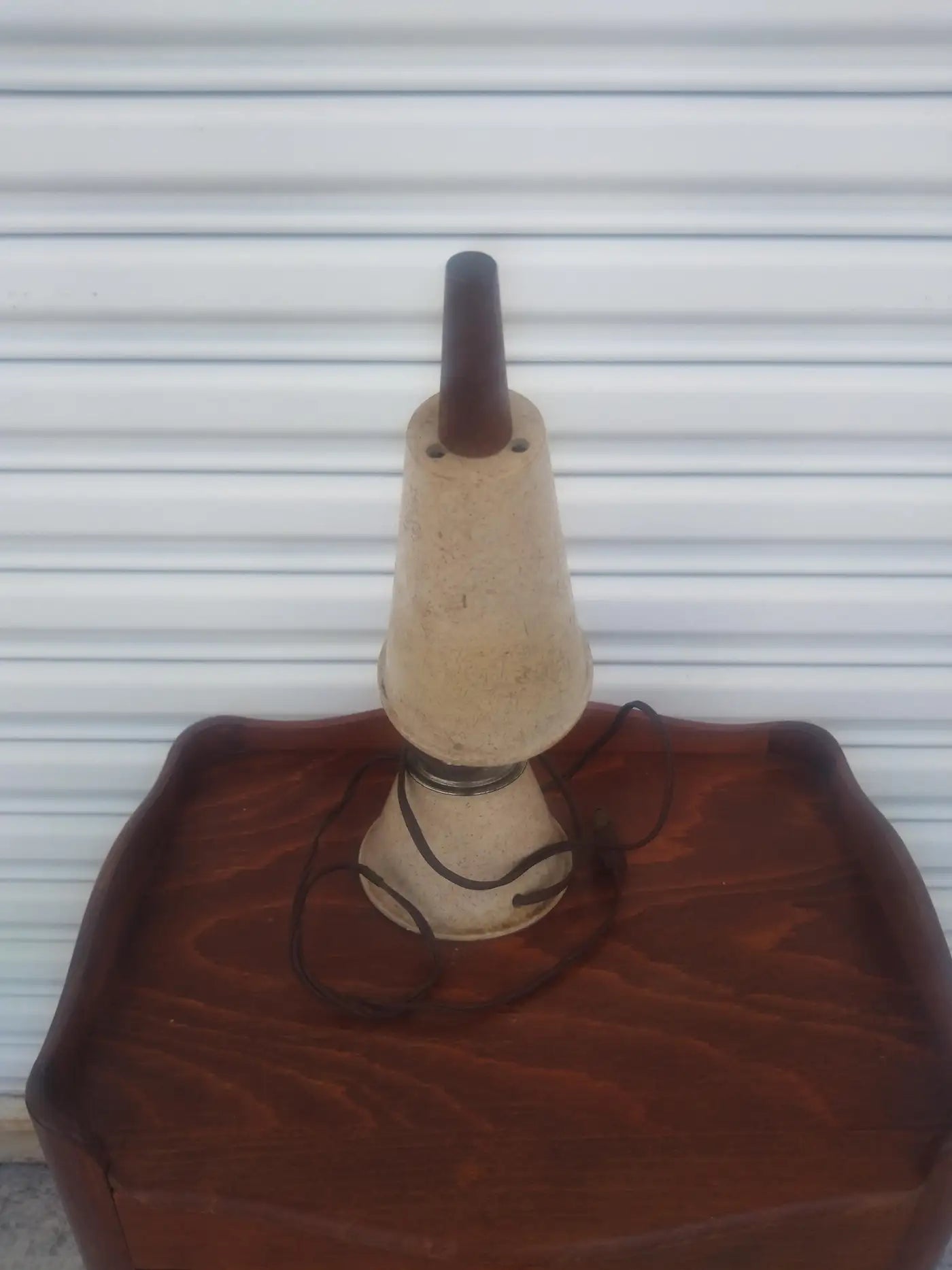 MCM lighting gooseneck lamp with retro fiberglass finish