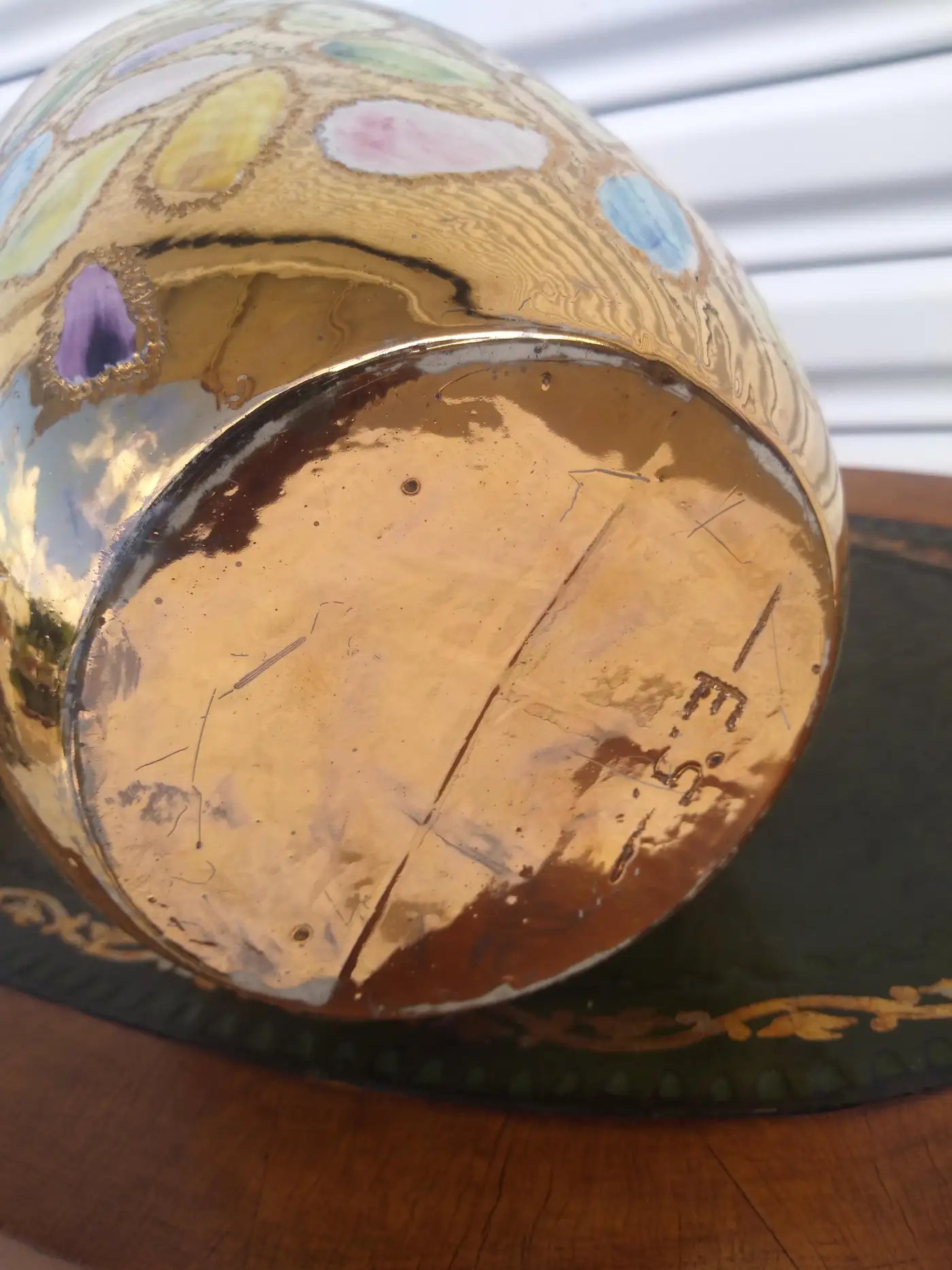 Collectible gold lidded ginger jar