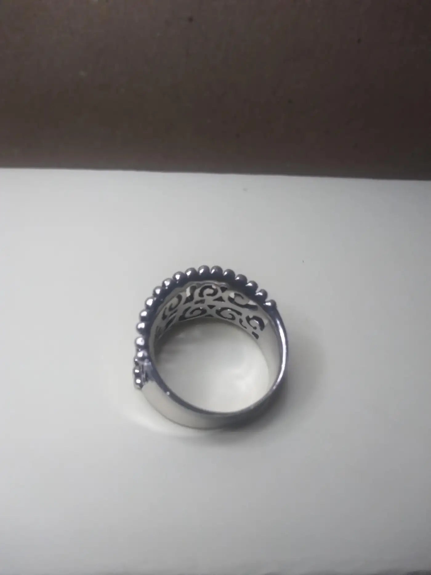Vintage-style raised edge filigree ring size 9