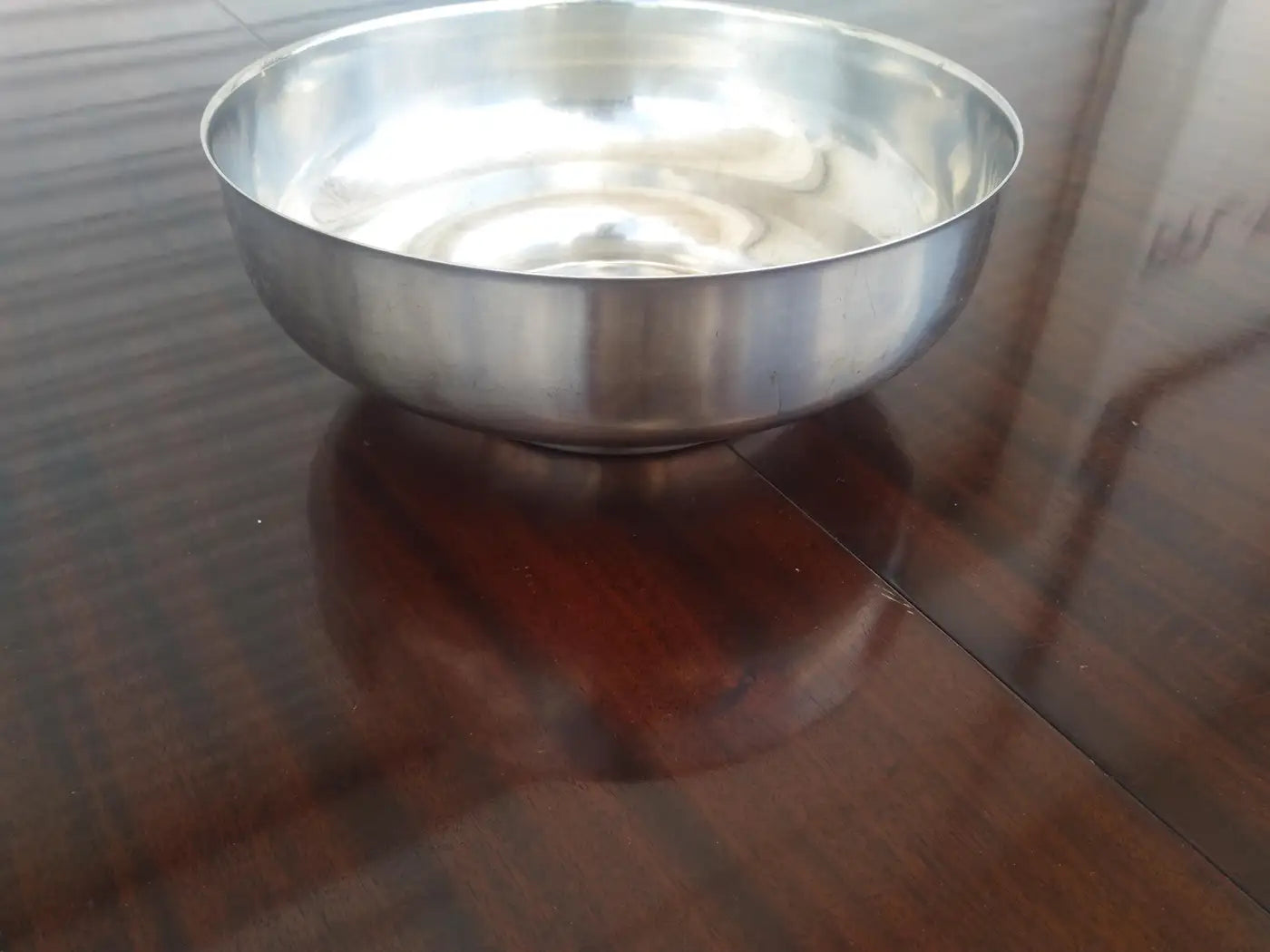 Sleek Cultura stainless salad or fruit bowl