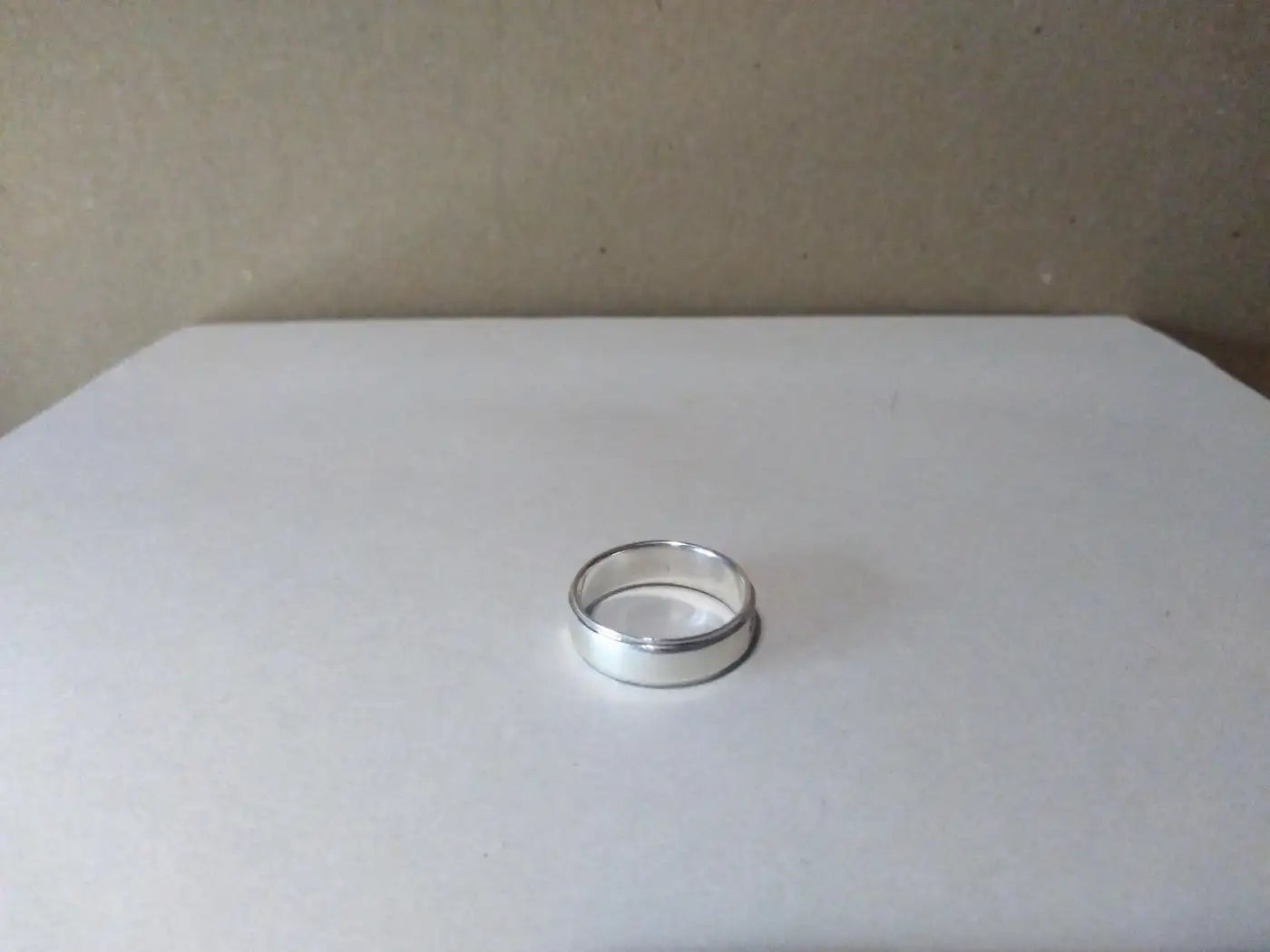 Stylish pierced band ring in sterling silver