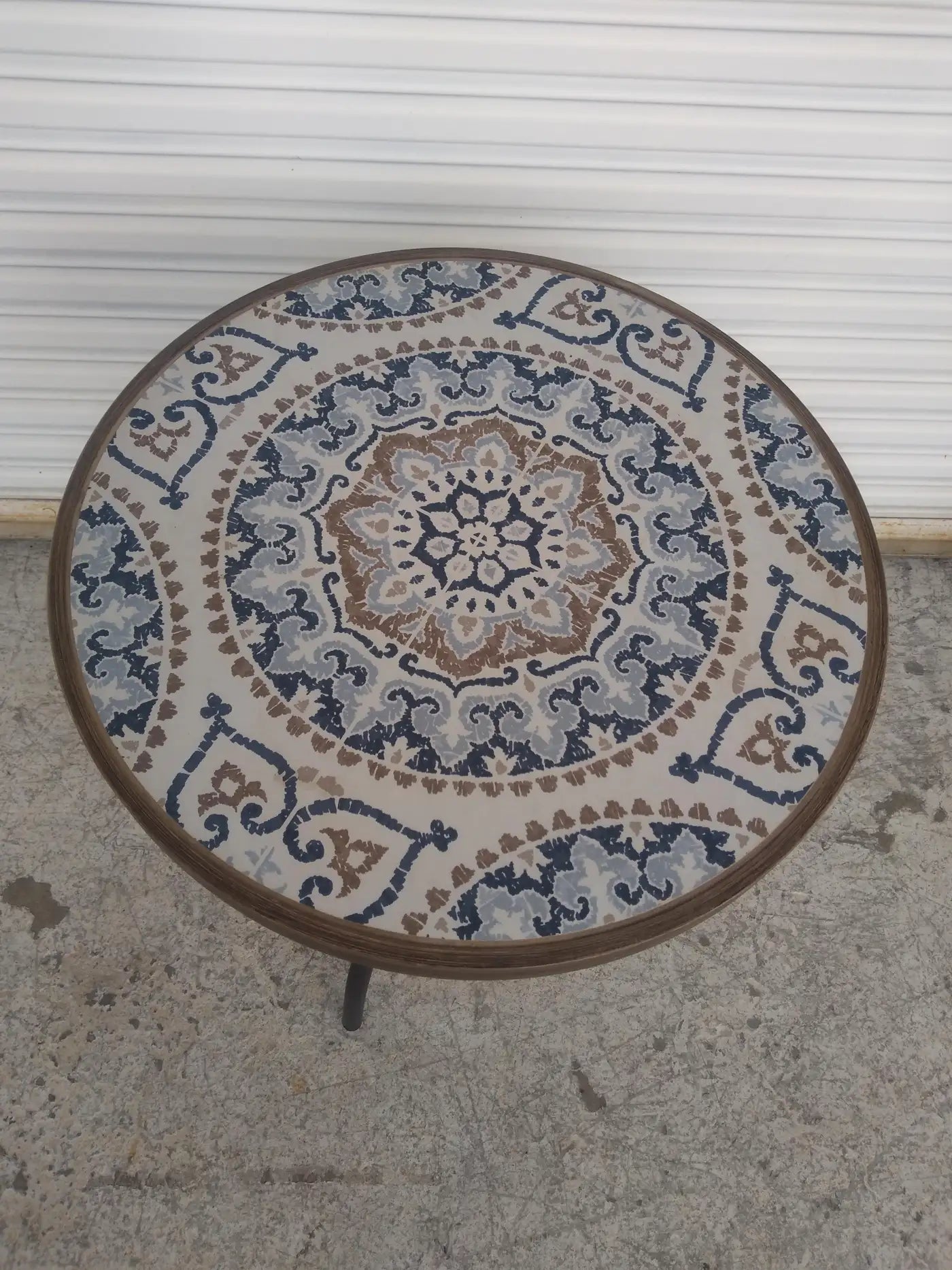 Elegant round outdoor table by Stylewell
