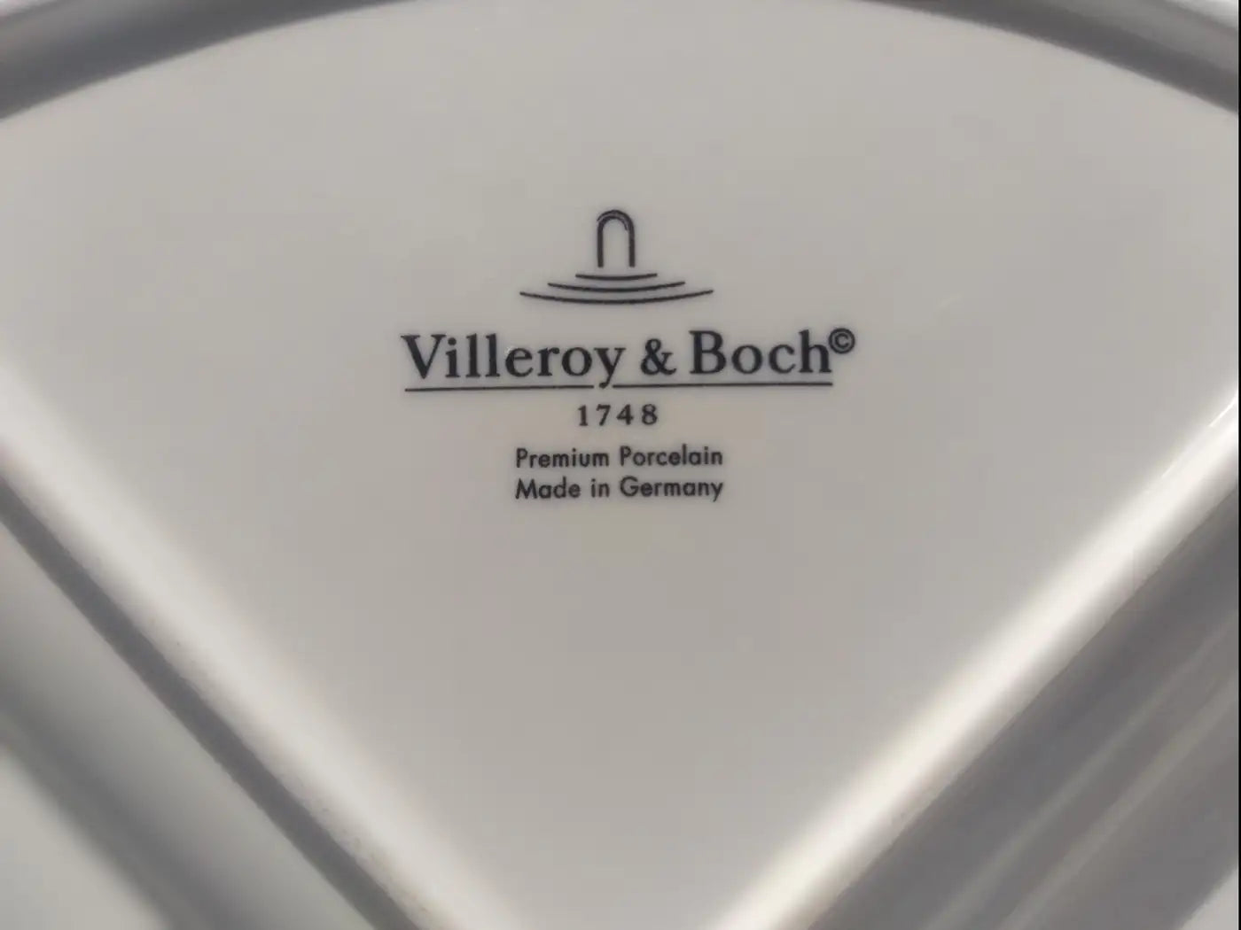 Villeroy and Boch modern white dinner plates