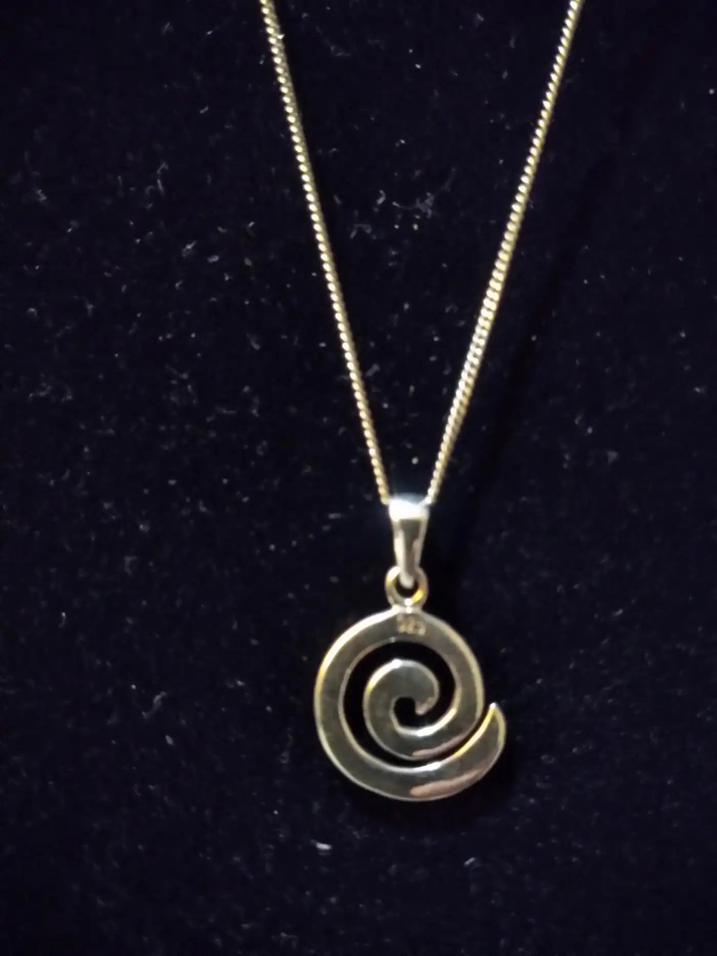 Minimalist swirl pendant in sterling silver