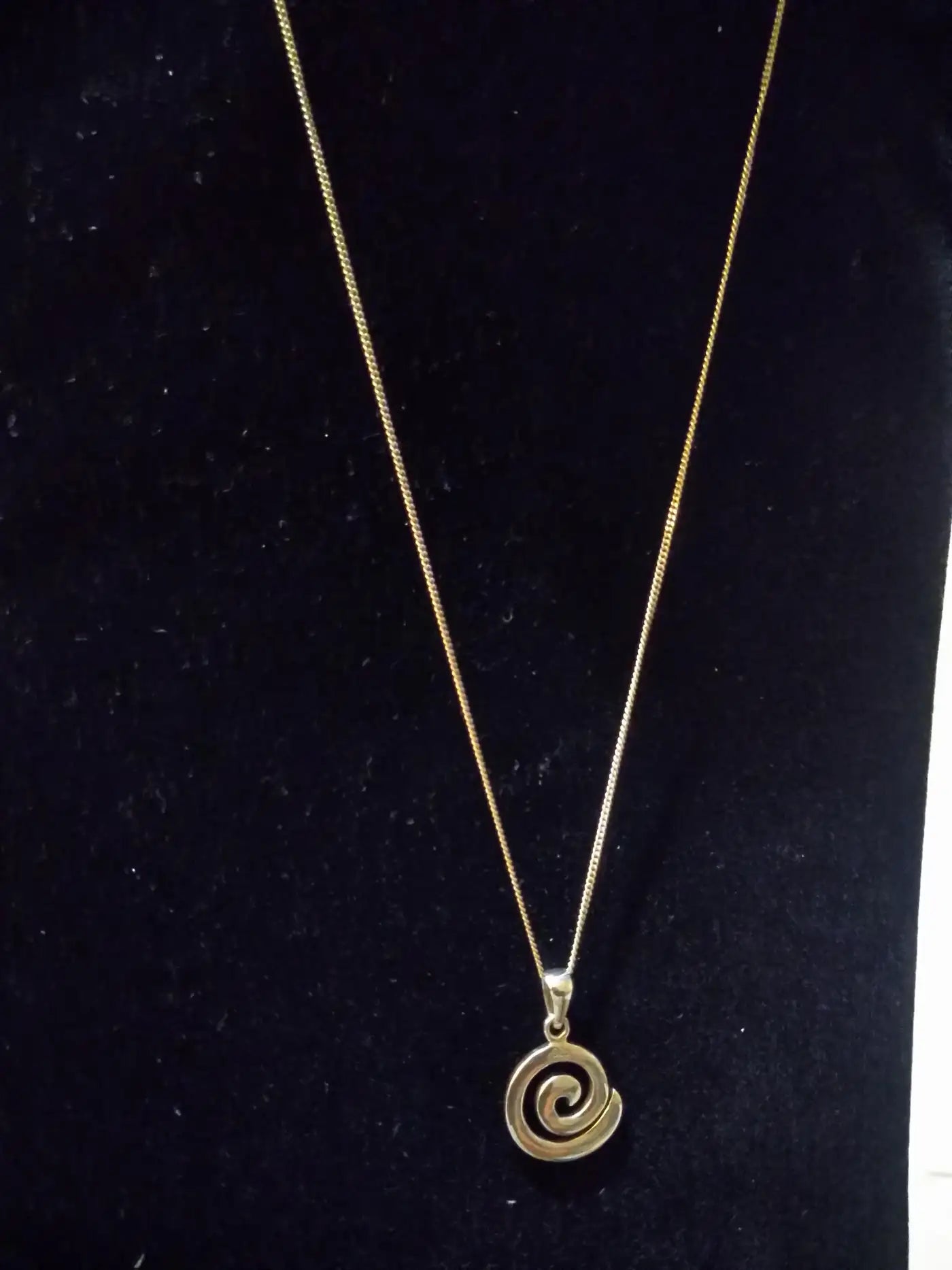 Gift-worthy sterling silver necklace with pendant