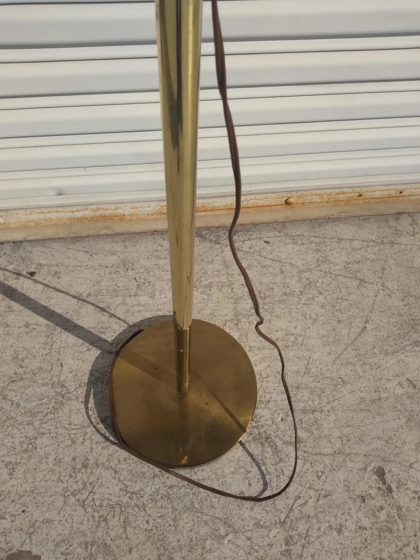Traditional Stiffel standing lamp in brass finish