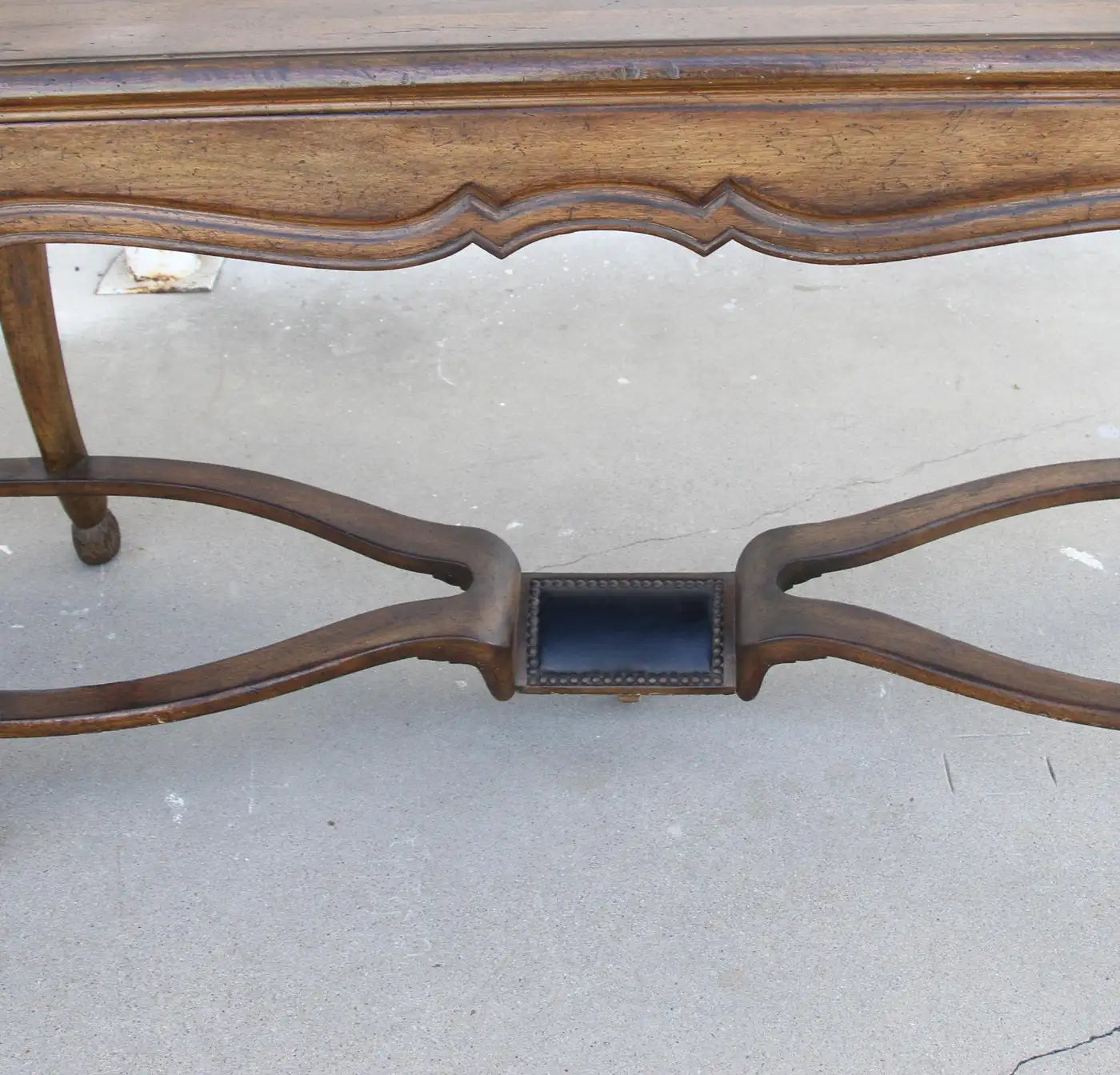 Grand Baroque console table in wood finish