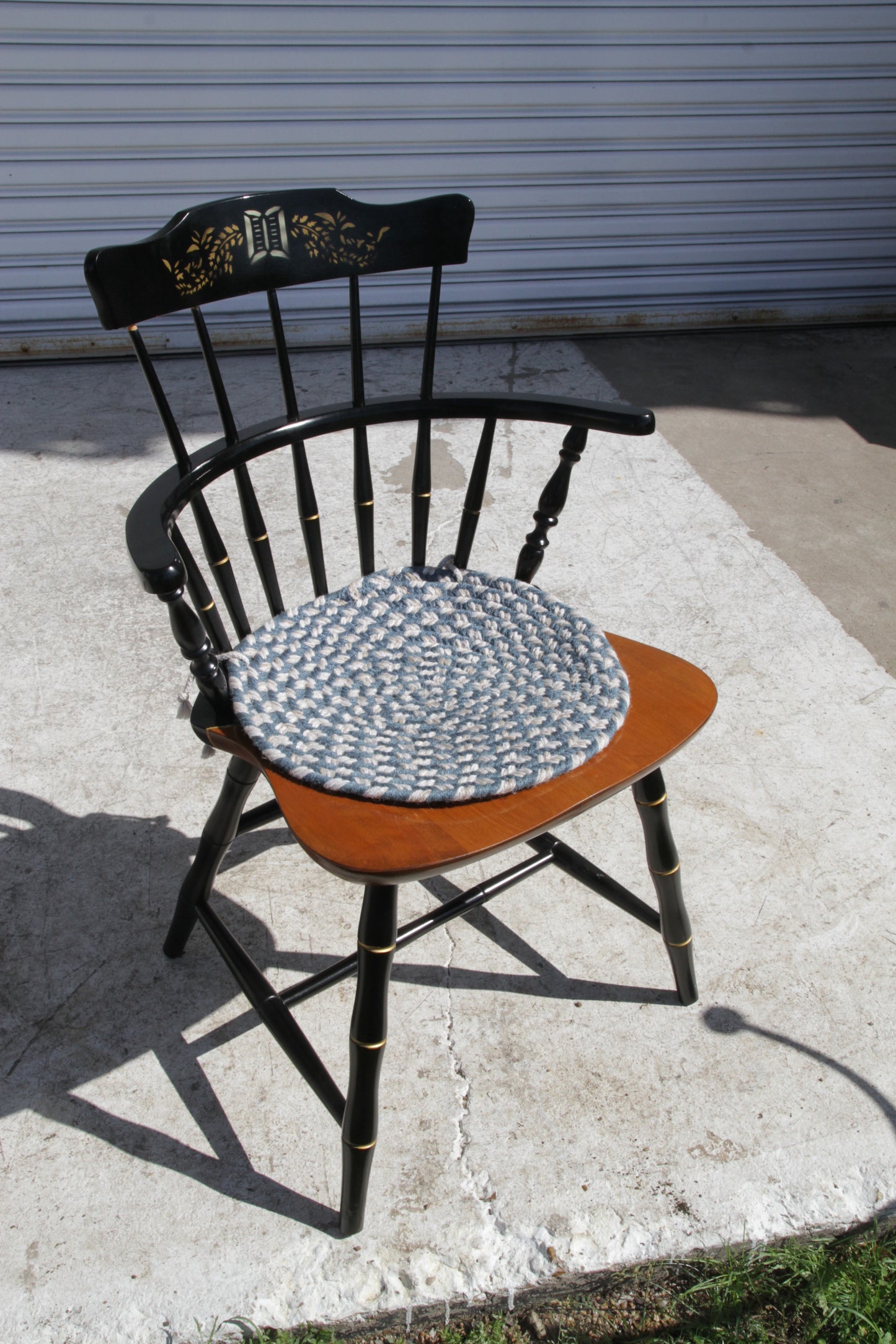 Country style Windsor dining chair with curved arms and turned legs by Metro Retro Furniture.