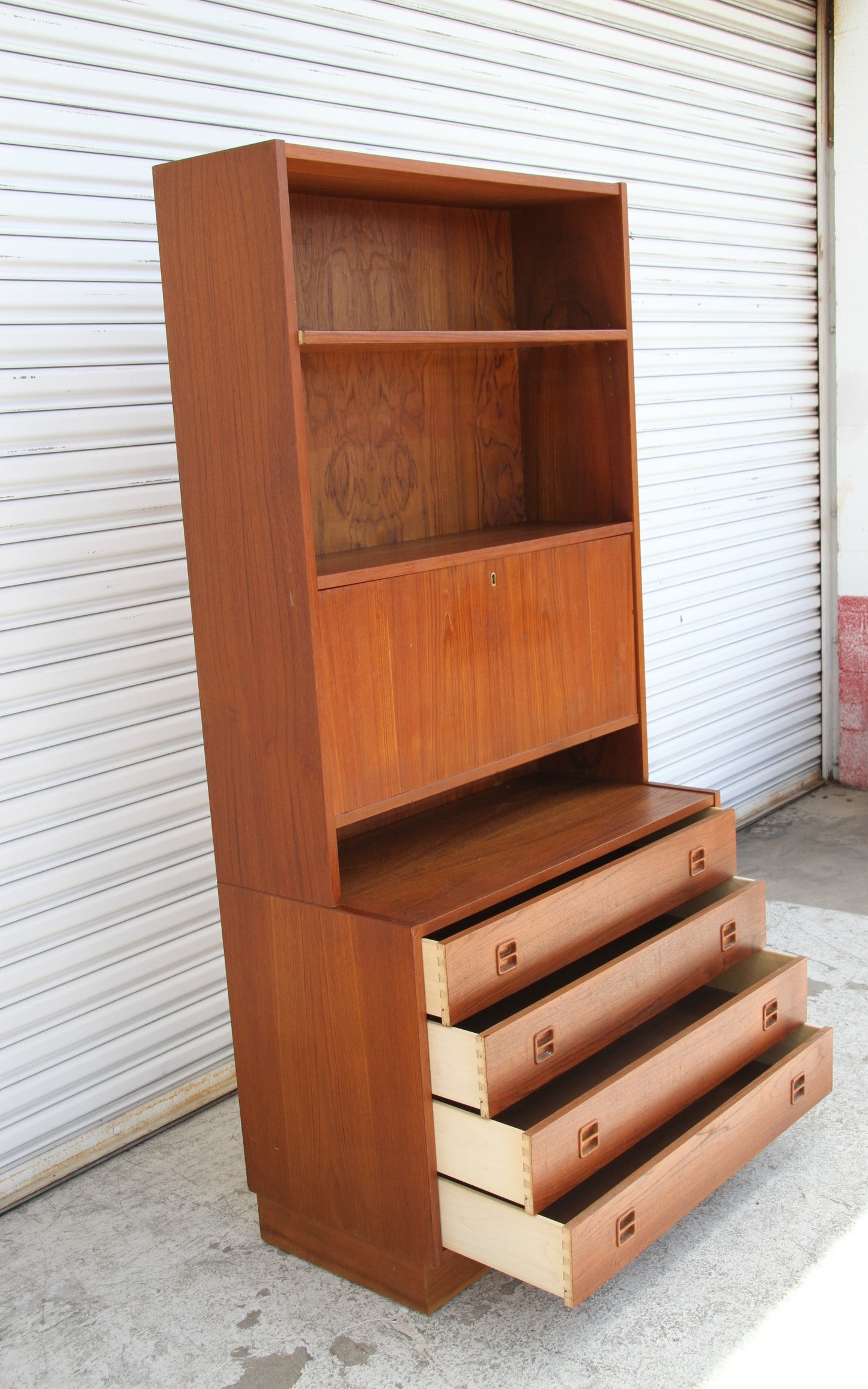 Multi-purpose chest of drawers with built-in desk and drawer space