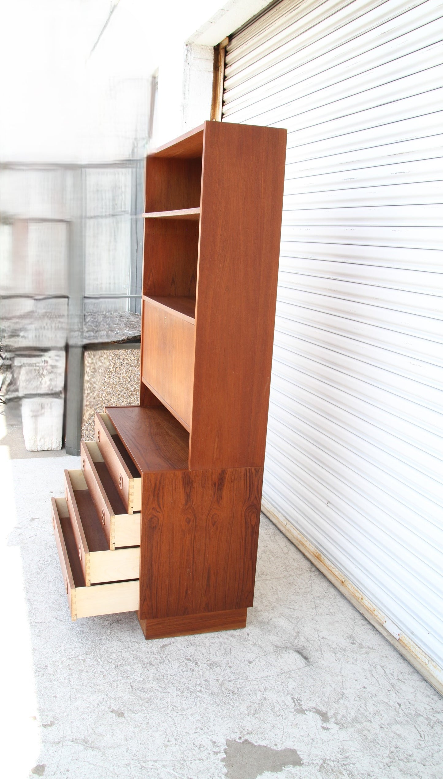 Desk with drawers featuring a sleek chest of drawers design