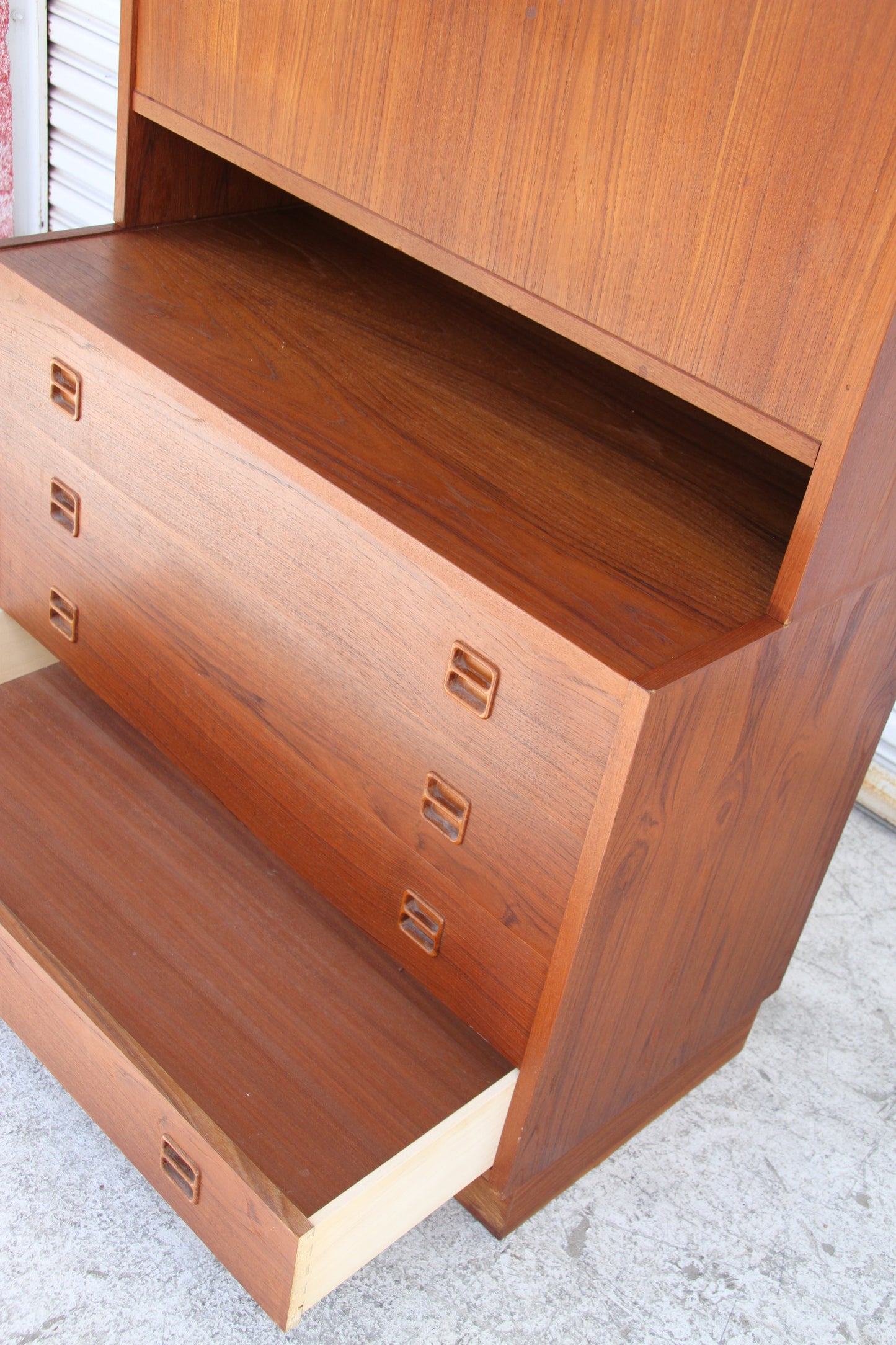 Wooden desk with drawers and integrated lower chest of drawers