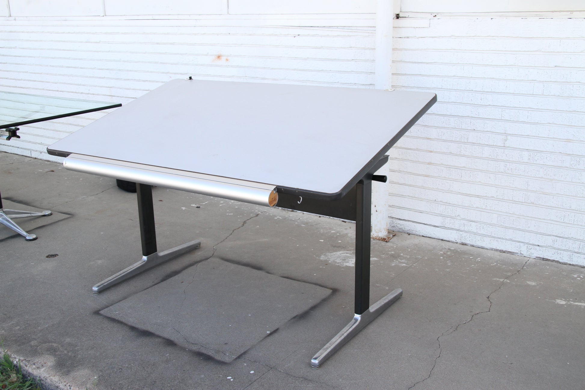 Minimalist workspace table for creative offices