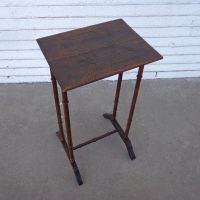 Compact accent table with simple graceful style