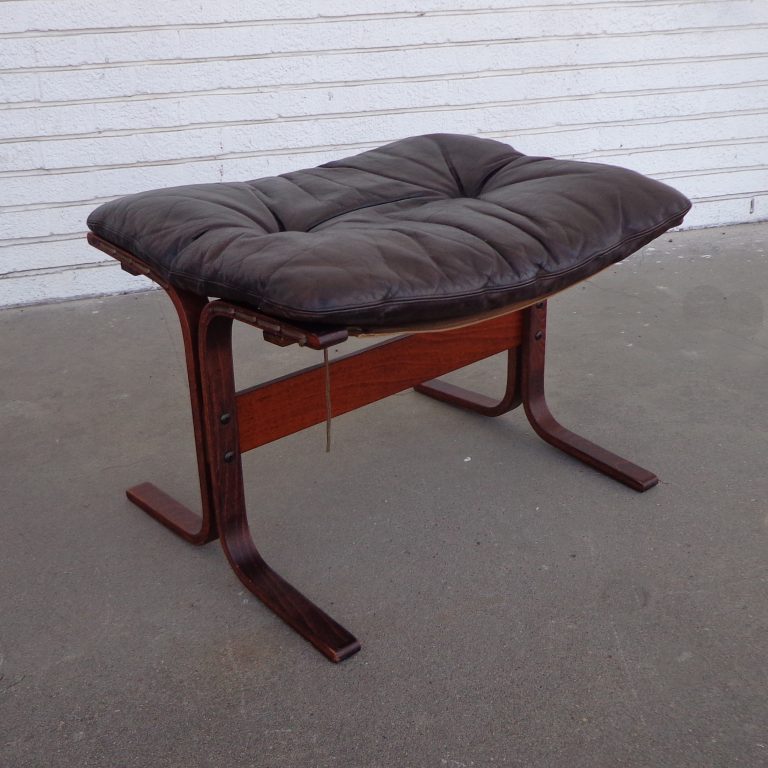 High back ergonomic Siesta chair with ottoman