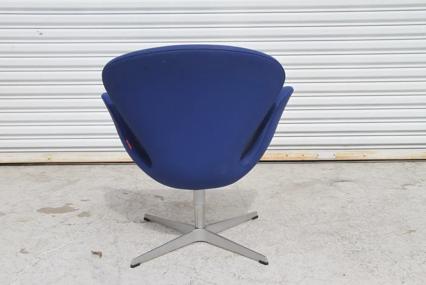 1 Pair of Fritz Hansen Arne Jacobsen Swan Chair