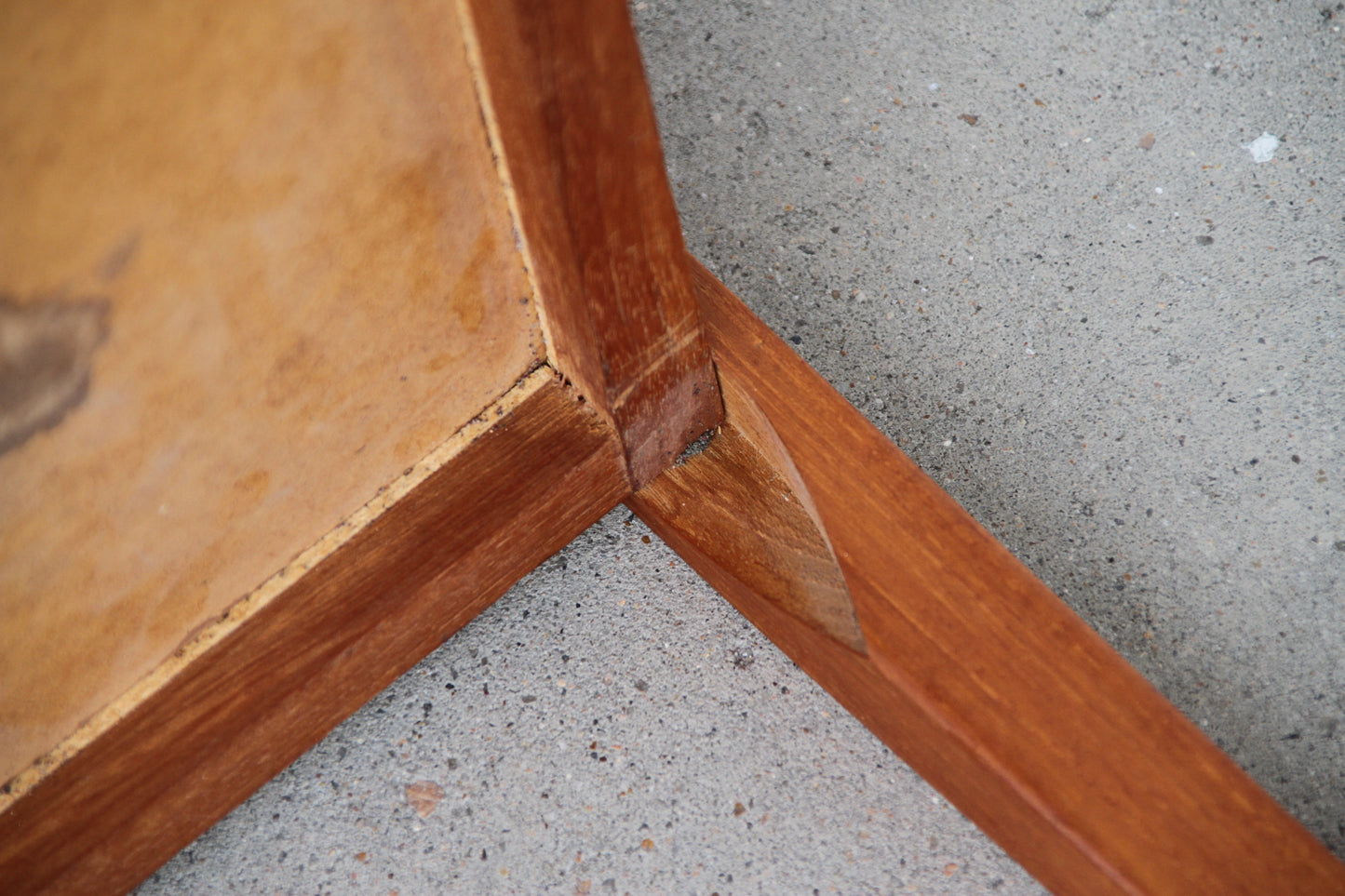 Scandinavian planter with copper finish