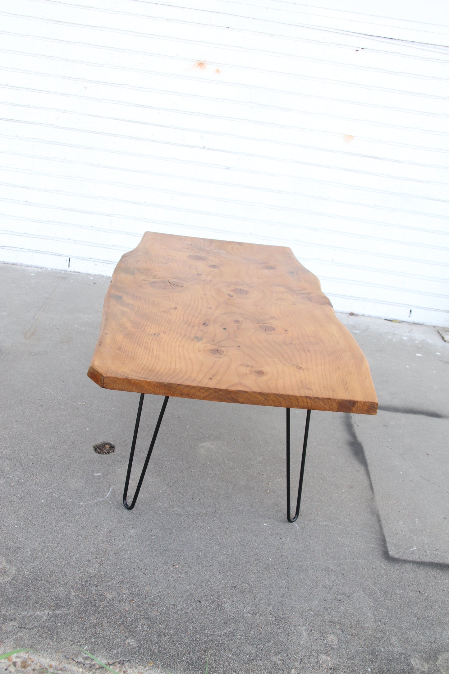 modern coffee table with metal hairpin legs