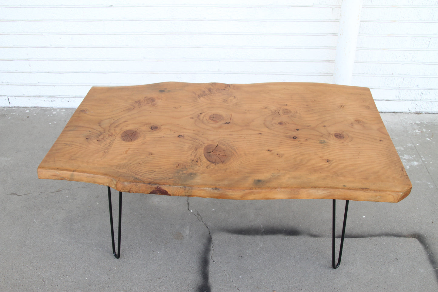 minimalist modern coffee table
