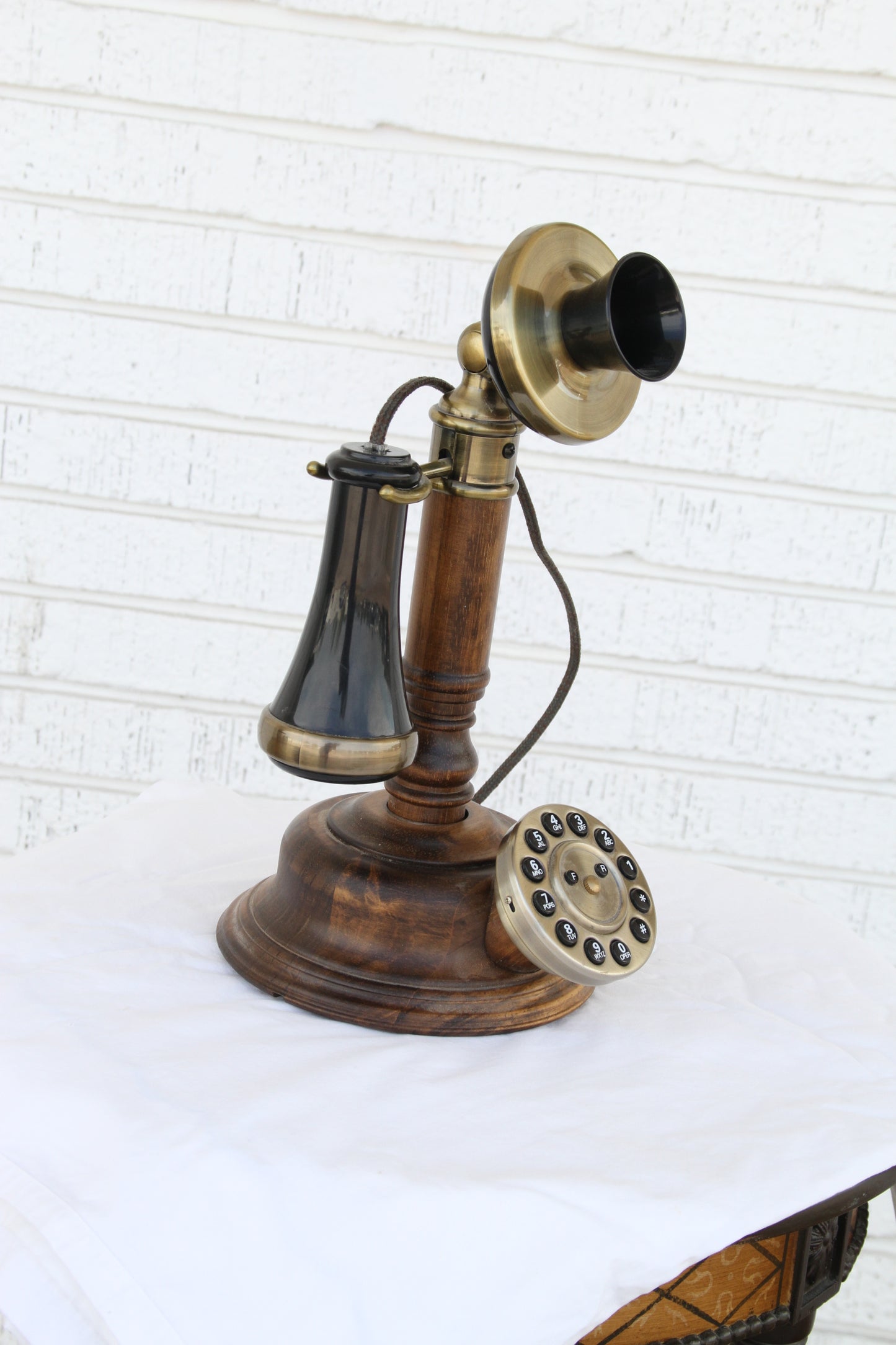 Opis rotary desk phone