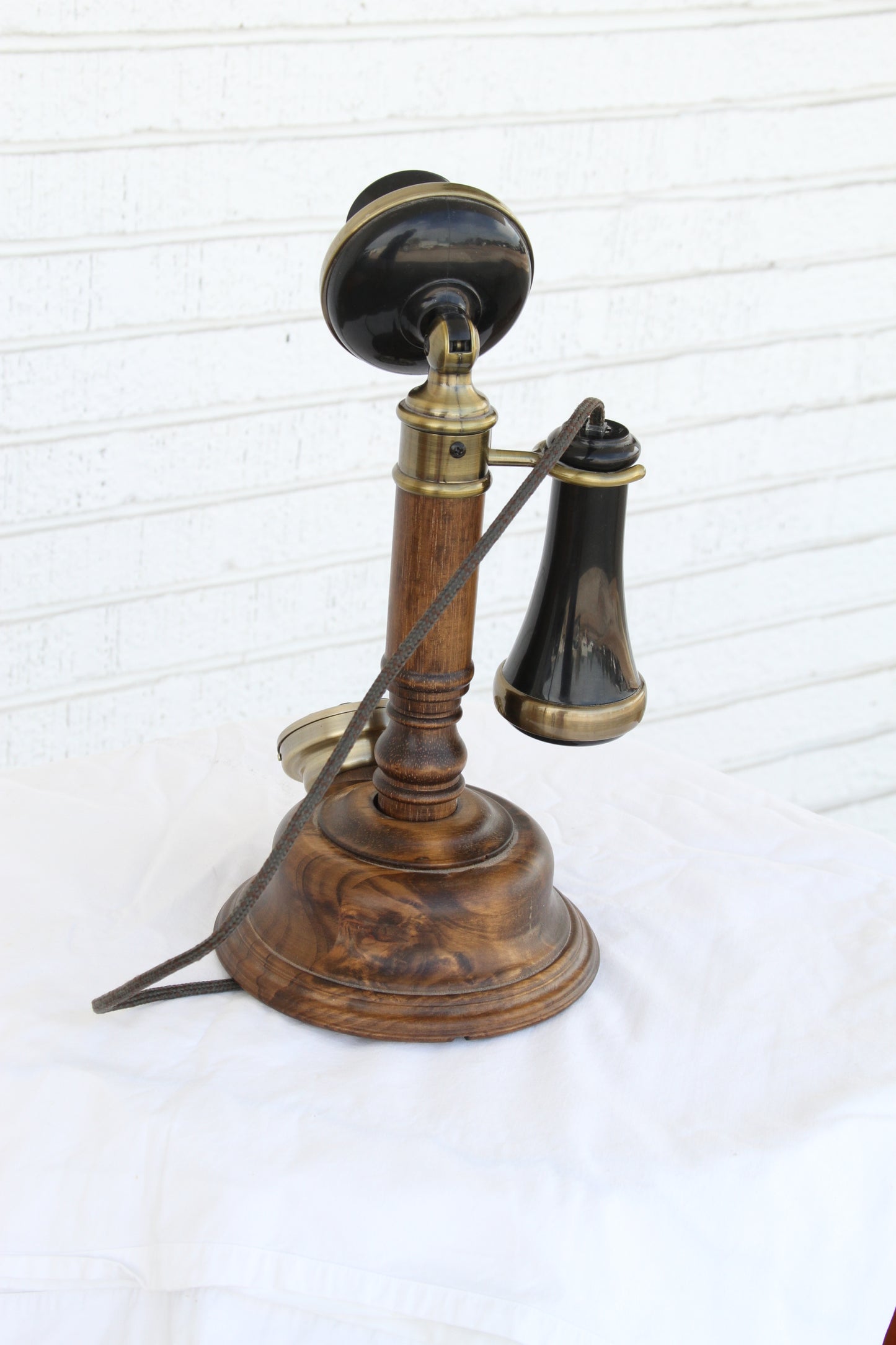 retro desktop landline phone