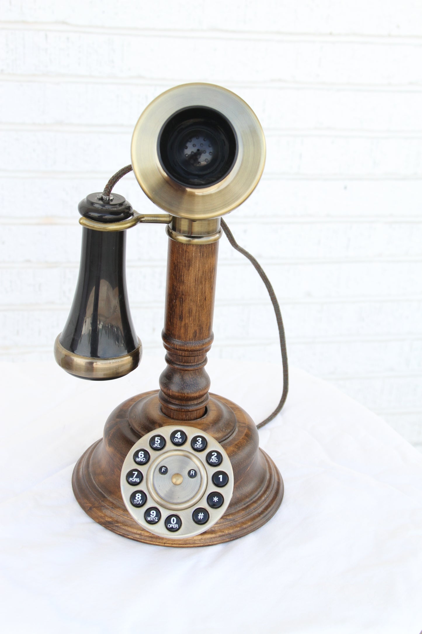 classic wooden Opis telephone