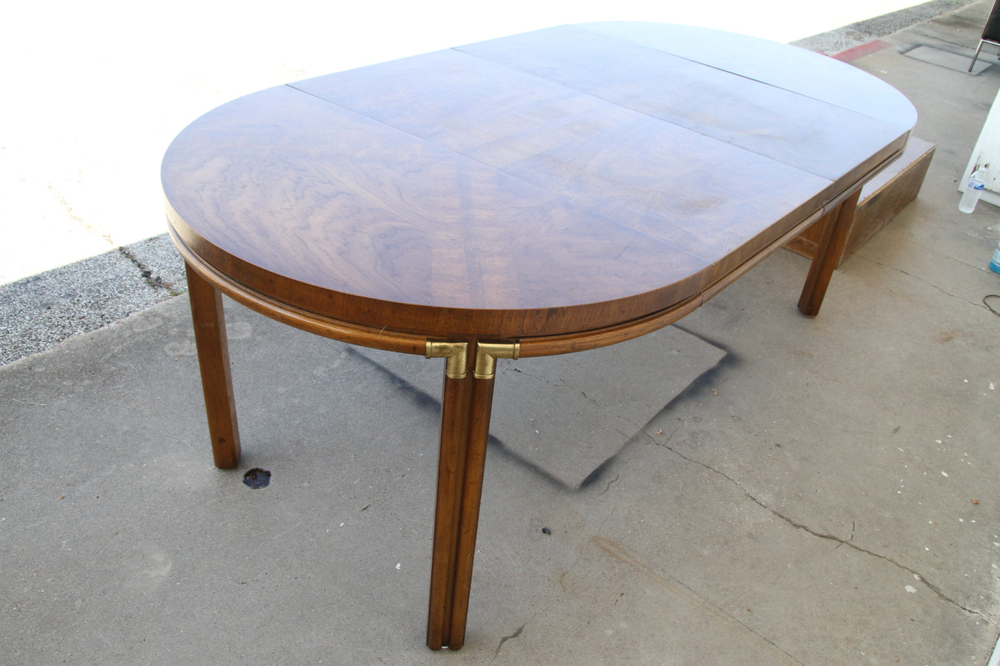 Modern Drexel table sets Expertly crafted with rich materials and iconic design, it's a must-have at this unmissable sale.