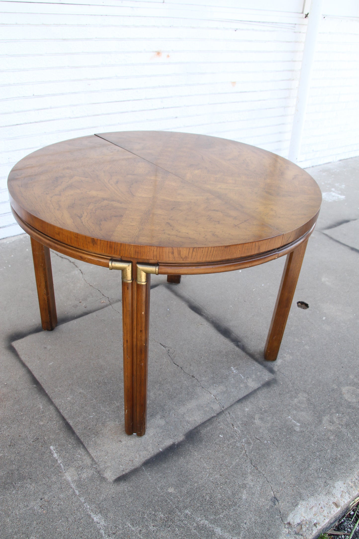 perfect fusion of vintage charm and modern elegance with this exceptional Drexel Mid Century Modern dining table set for 6. Timeless design at an unmissable sale price!