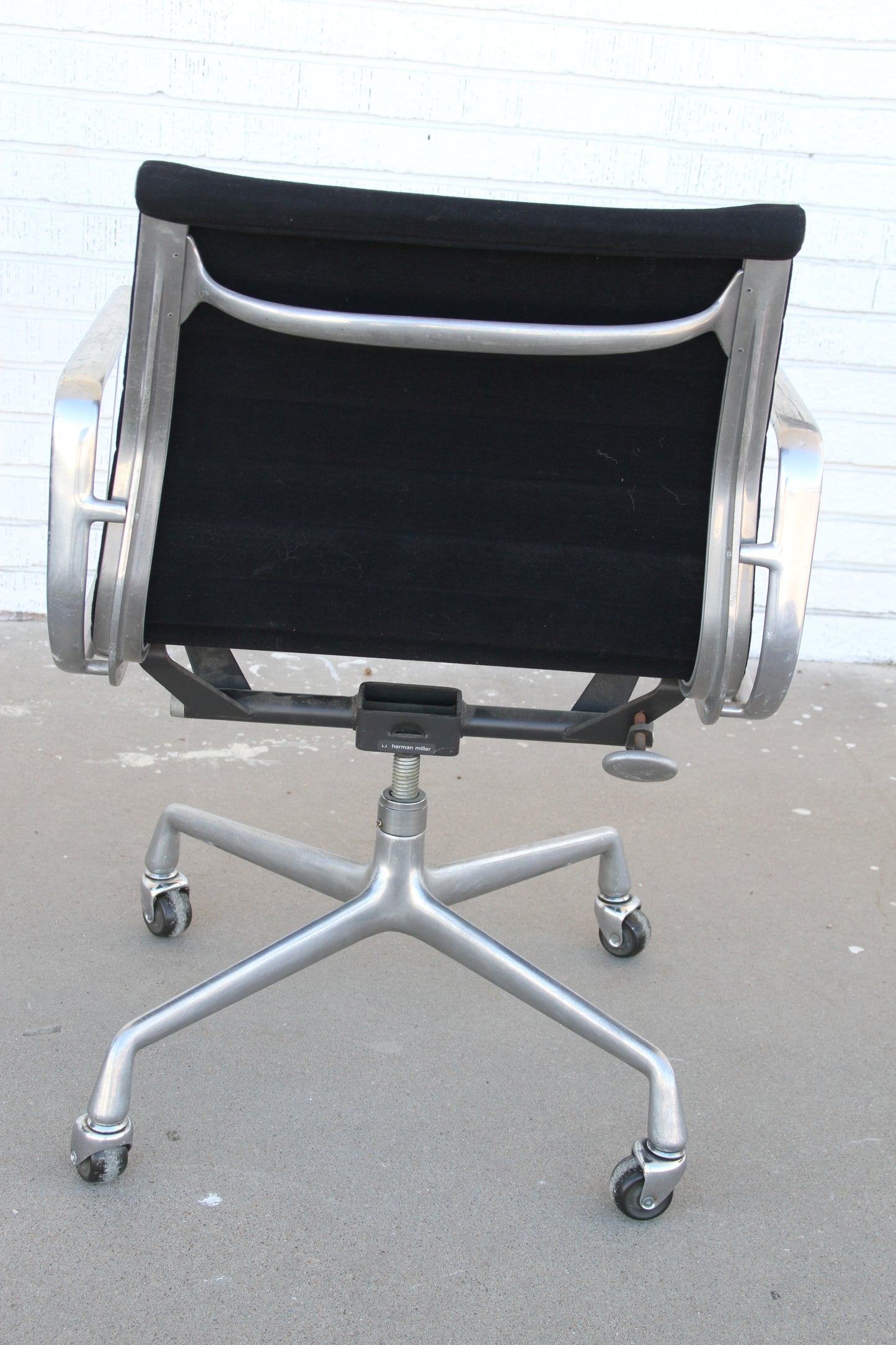 Vintage Herman Miller Aluminum Group Chair