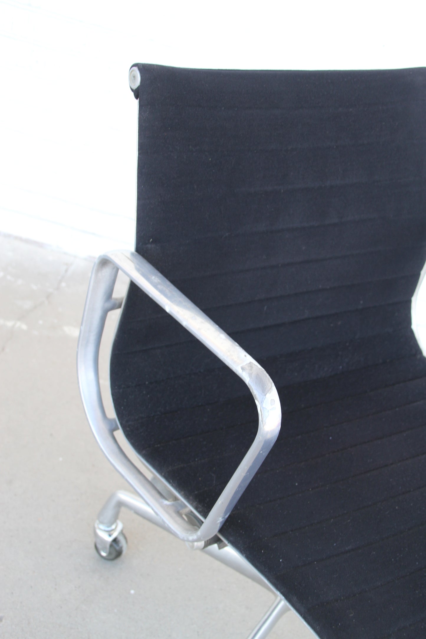 Vintage Herman Miller Aluminum Group Chair