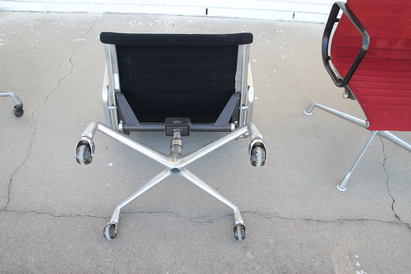 Vintage Herman Miller Aluminum Group Chair