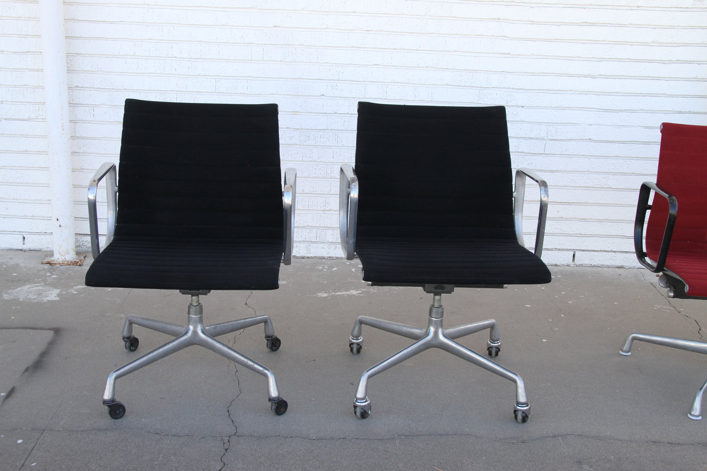 Vintage Herman Miller Aluminum Group Chair