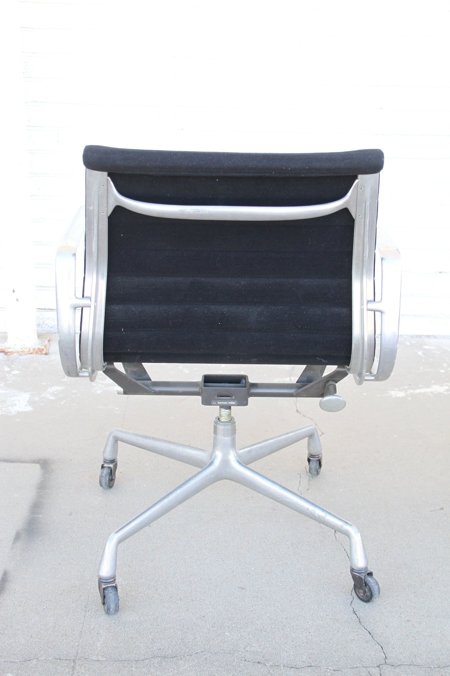 Vintage Herman Miller Aluminum Group Chair