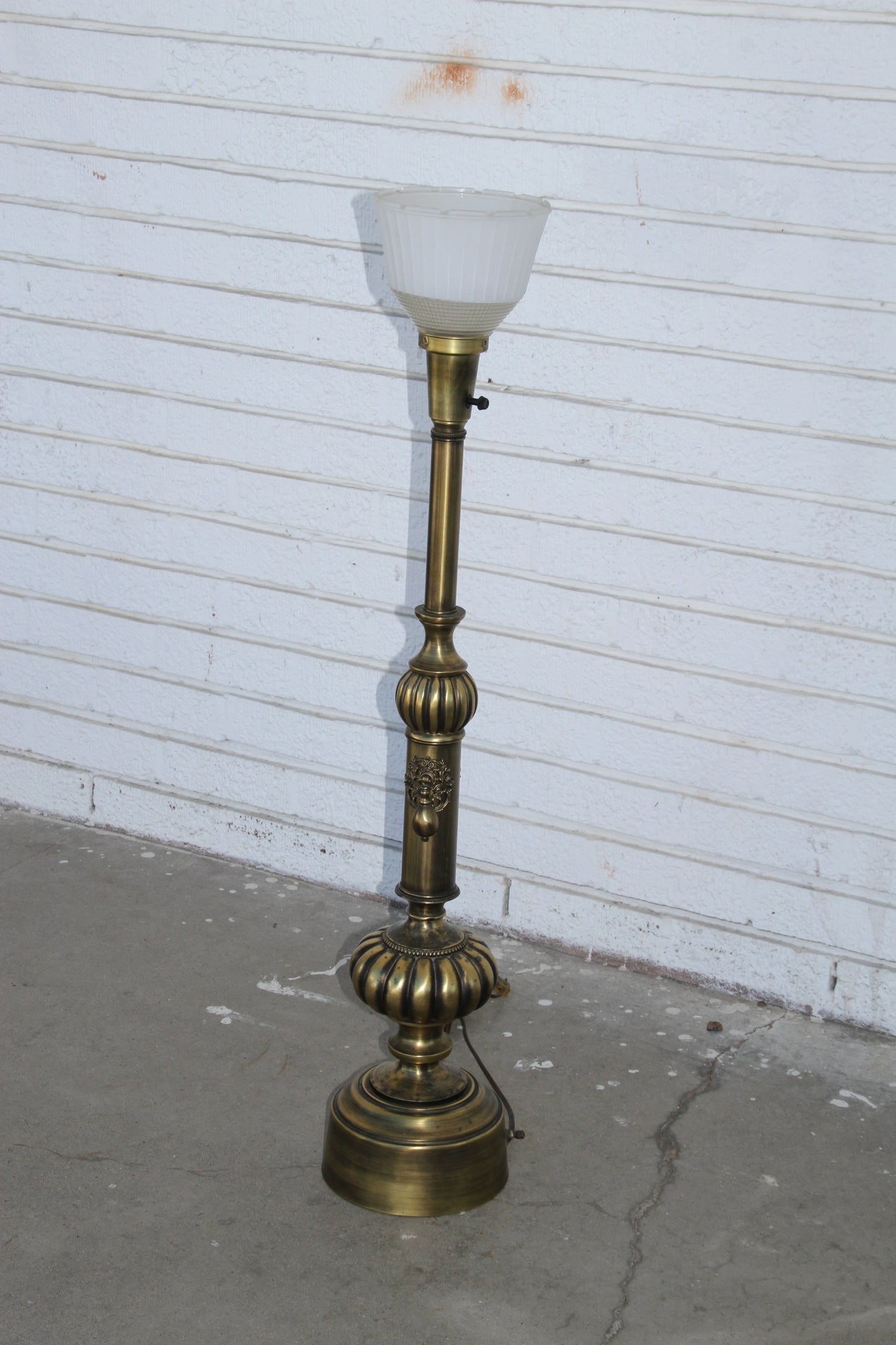 Baroque Style Glitwood Table Lamp